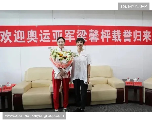 花游女神梁馨枰爆话人生：人生只能是旷野！，梁馨枰花样游泳